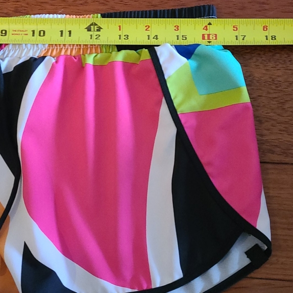 Fabletics Carrie abstract Neon print shorts - Picture 8 of 13